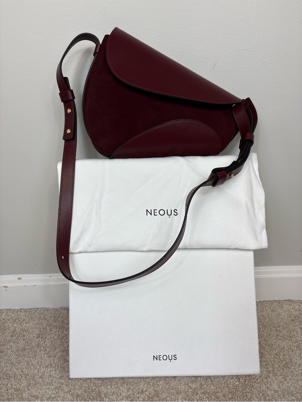 New Neous Berenices Saddle Shoulder Bag Burgundy - Picture 6 of 10
